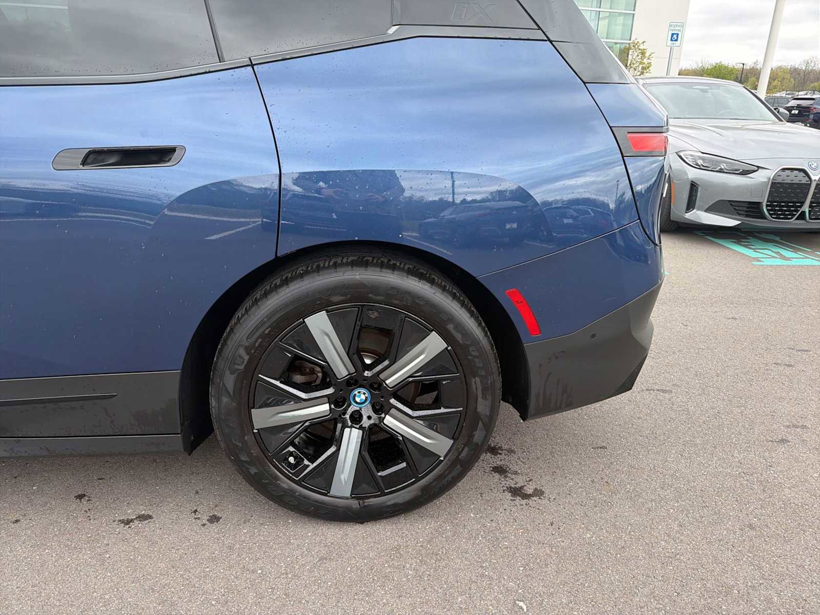 Certified 2023 BMW iX xDrive50 w/ Premium Package AWD/4WD image 4
