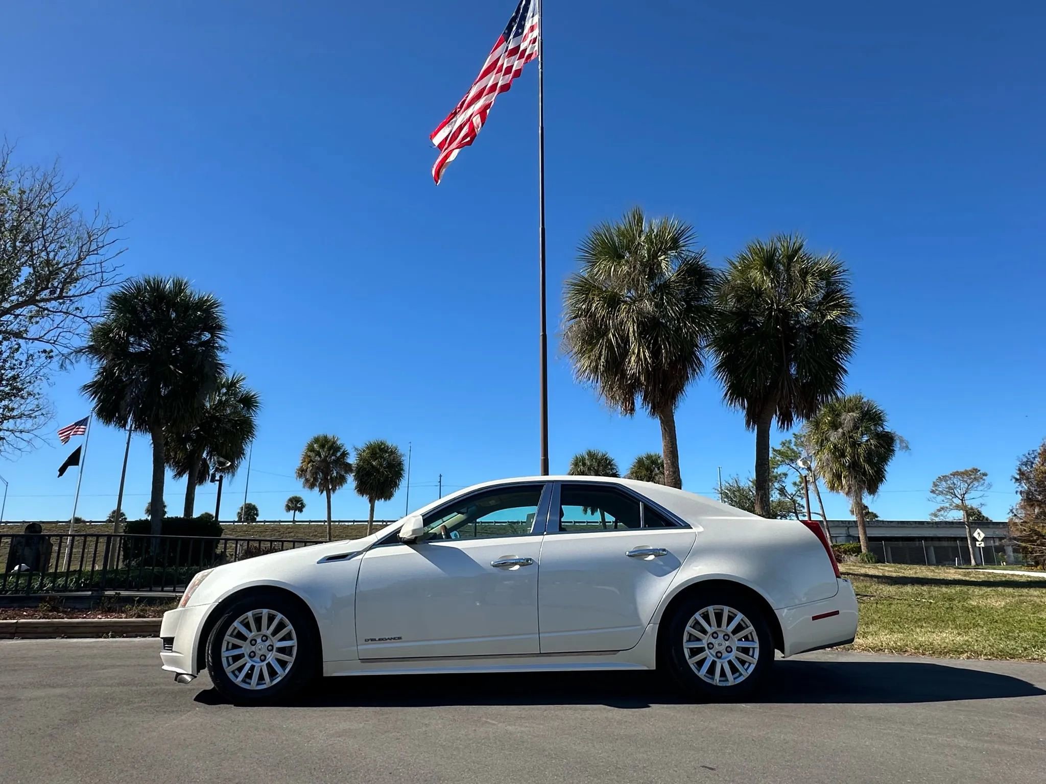 Used 2011 Cadillac CTS Luxury RWD image 39