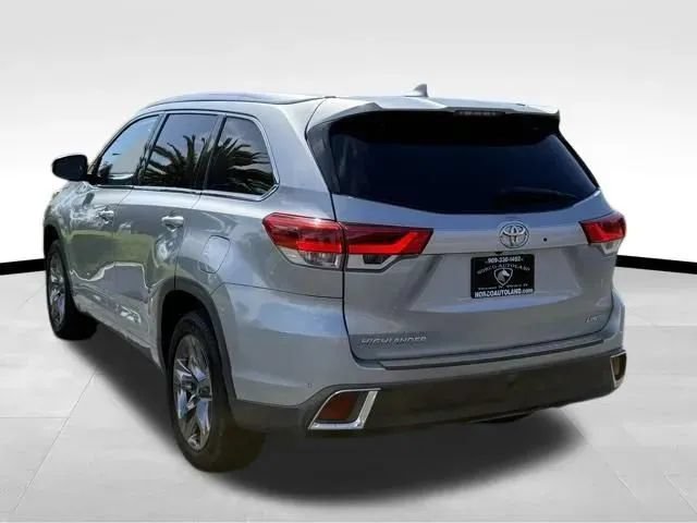 Used 2017 Toyota Highlander Limited Platinum w/ Carpet Mat Package FWD image 4