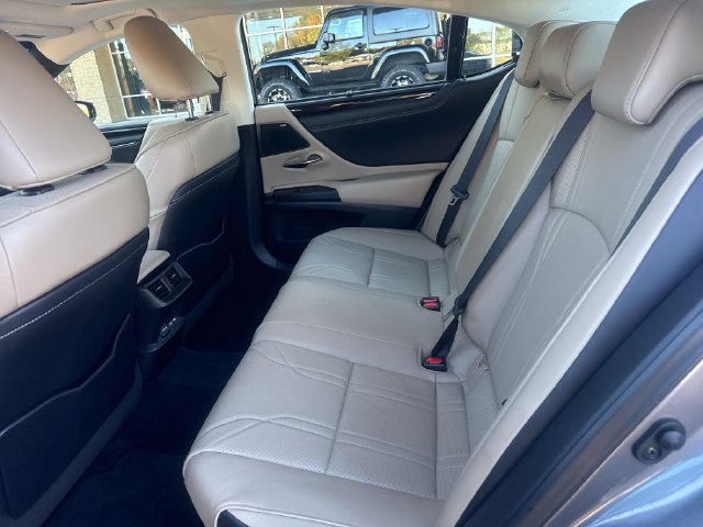 Used 2021 Lexus ES 300h Ultra Luxury w/ Accessory Package FWD image 20