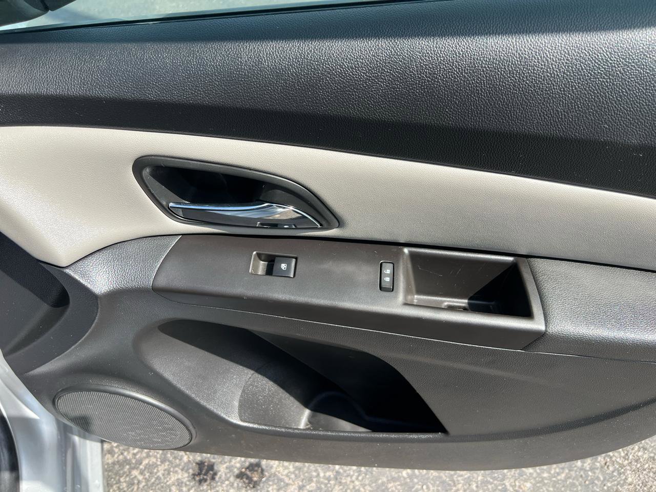 Used 2015 Chevrolet Cruze LS image 9