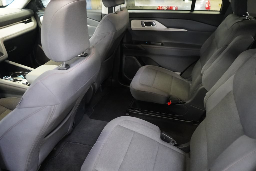 New 2026 Ford Explorer Active RWD image 30