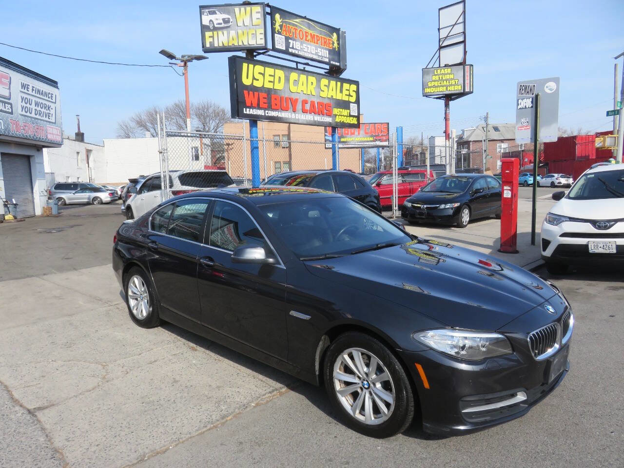 Used 2014 BMW 528i xDrive Sedan AWD/4WD image 3