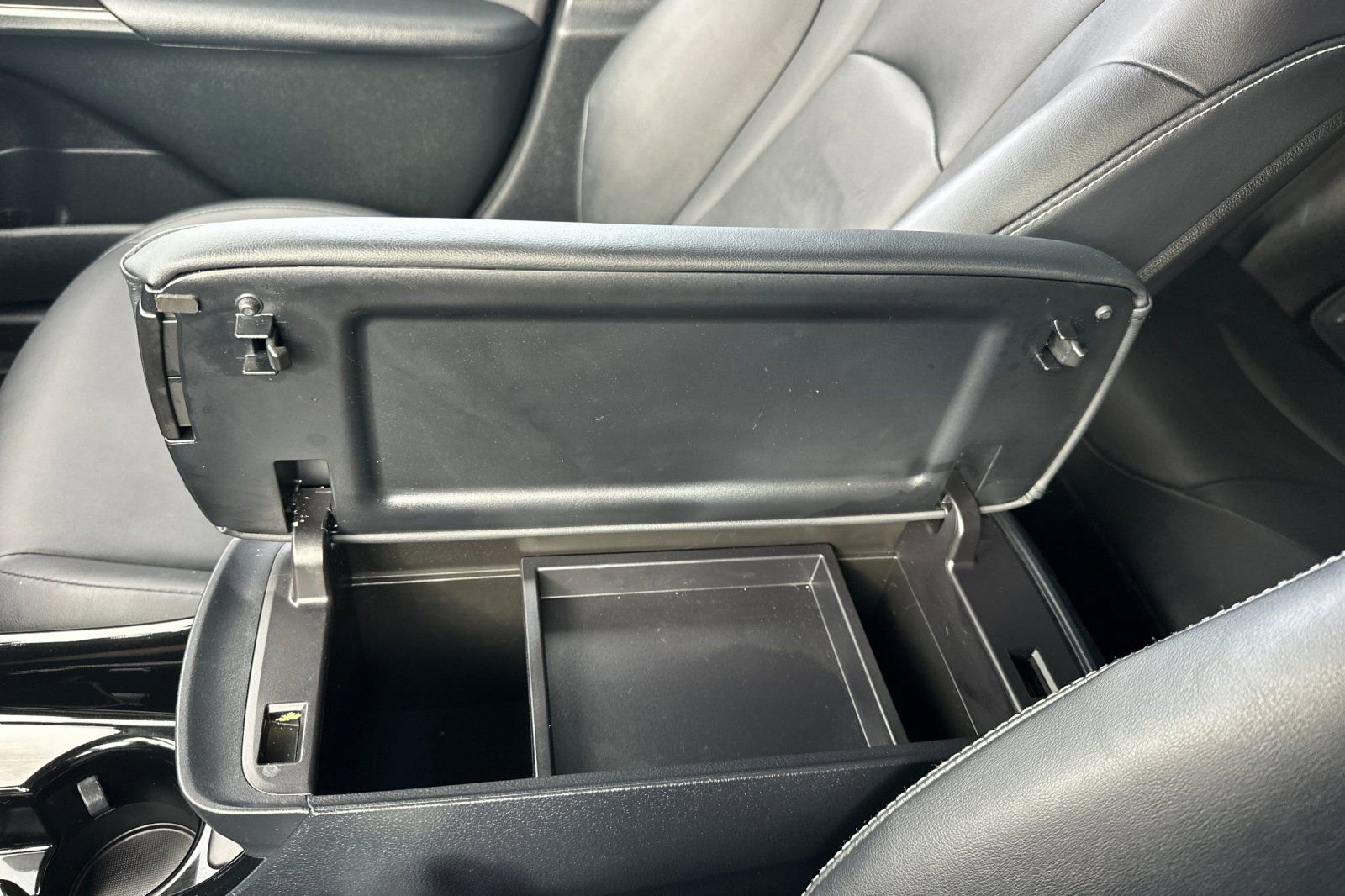 Used 2022 Toyota Prius Prime XLE image 31