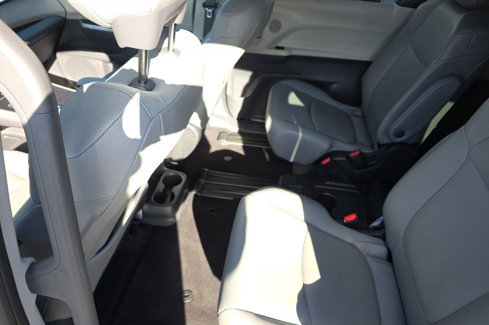 Used 2024 Toyota Sienna XLE image 12