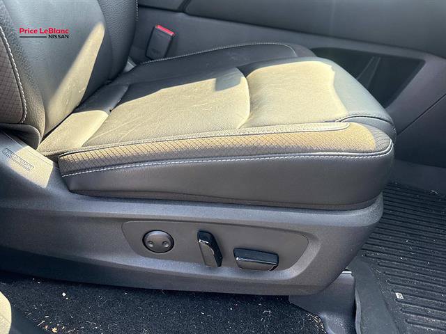 Used 2025 Nissan Pathfinder SL FWD image 10