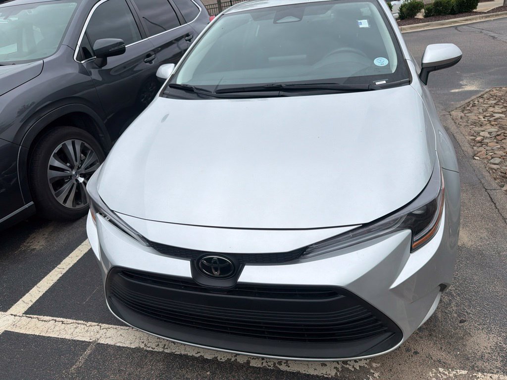 Used 2025 Toyota Corolla LE FWD image 3