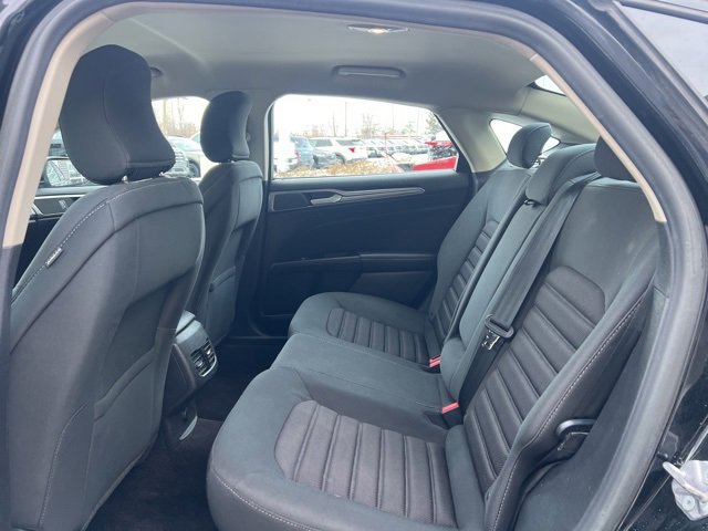 Used 2017 Ford Fusion SE w/ Fusion SE Technology Package image 17