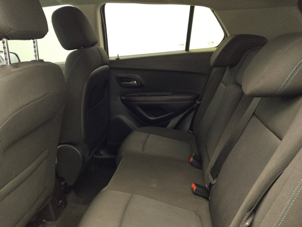 Used 2015 Chevrolet Trax LT w/ LT Sun and Sound Package FWD image 18