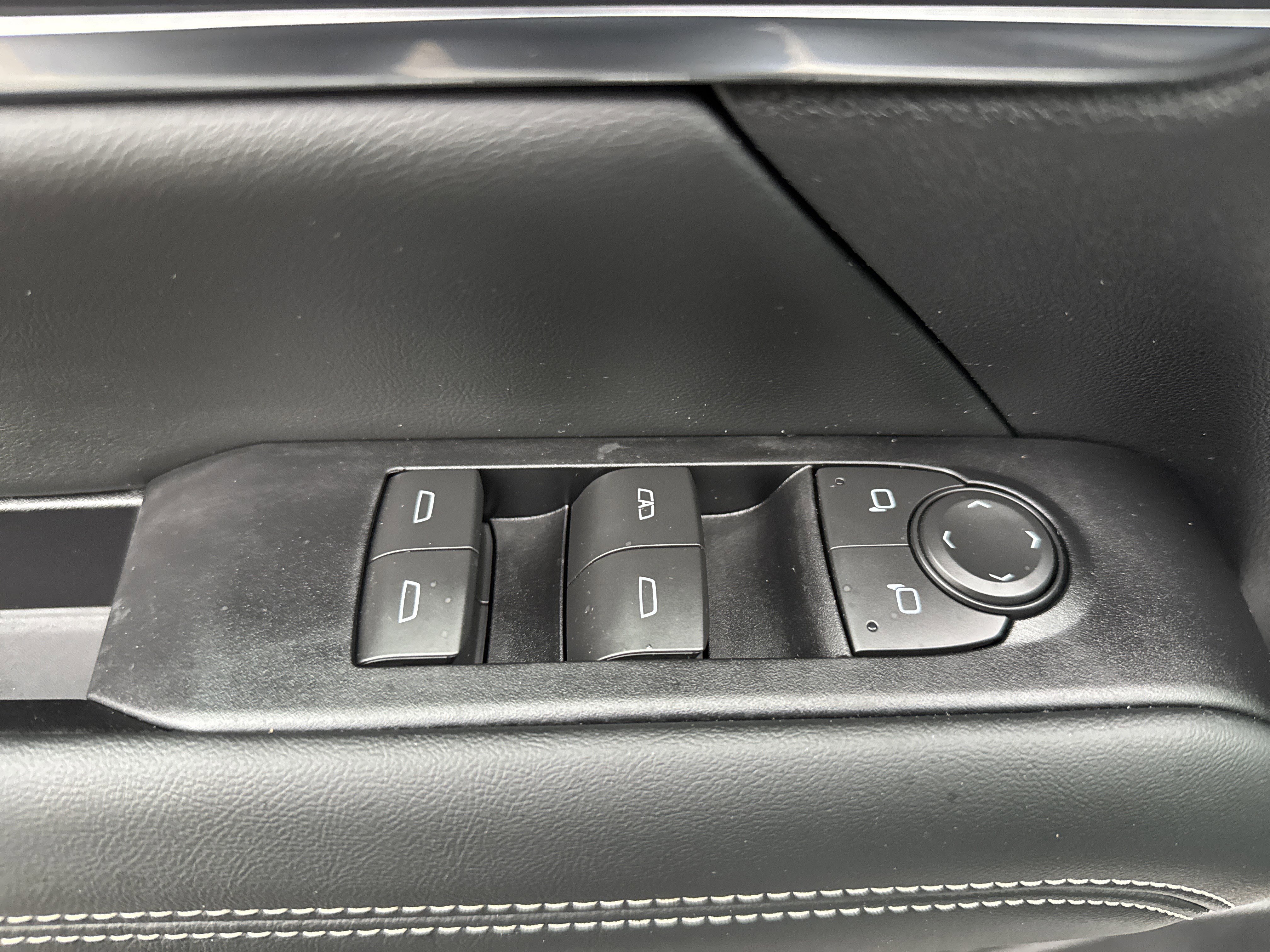 Used 2026 GMC Terrain Elevation w/ Elevation Premium Package image 13