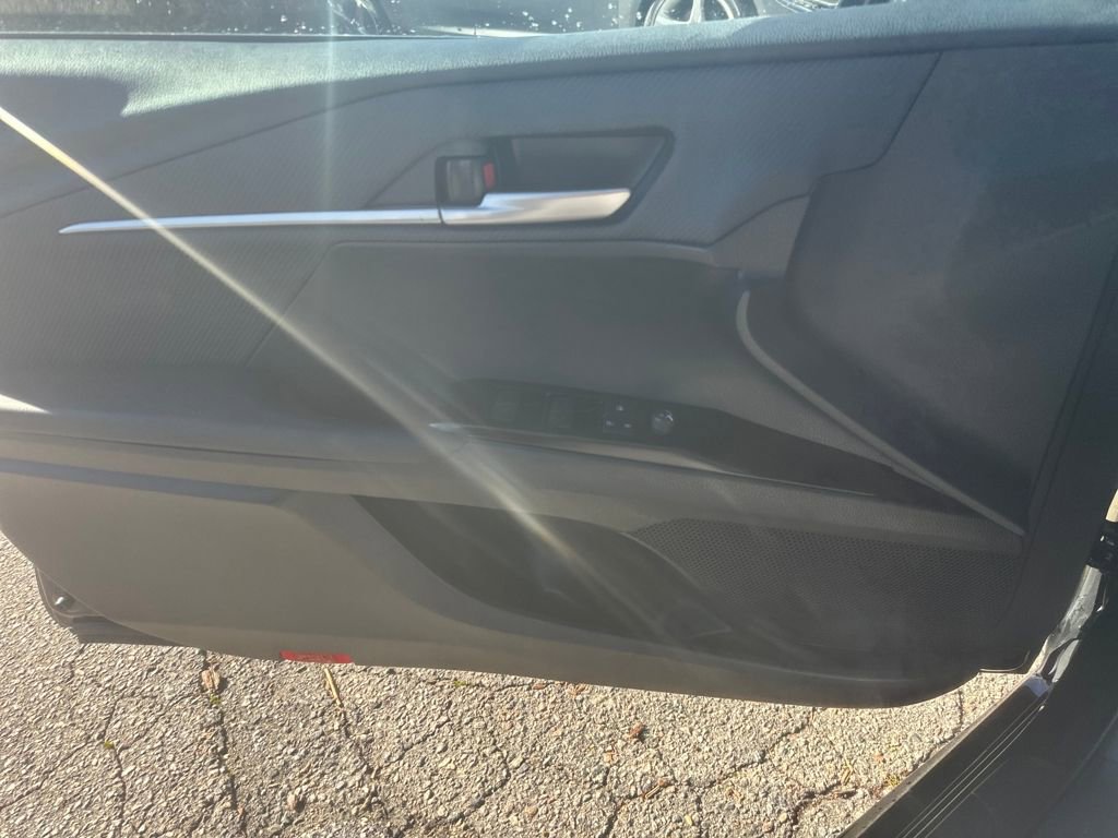 Used 2025 Toyota Camry SE image 8