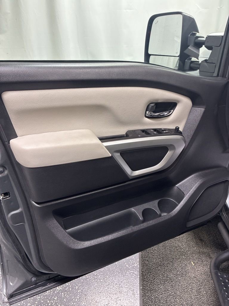 Used 2024 Nissan Titan SV w/ SV Convenience Package image 13