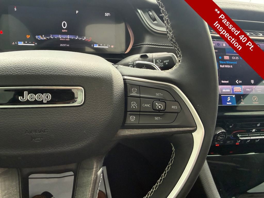 Used 2023 Jeep Grand Cherokee Limited w/ Black Appearance Package AWD/4WD image 19