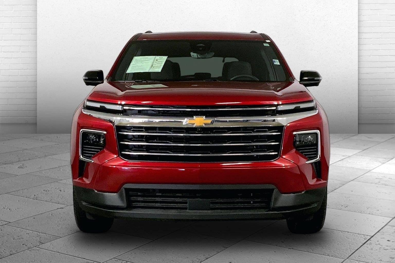 Used 2026 Chevrolet Traverse LT w/ Driver Confidence Package FWD image 2