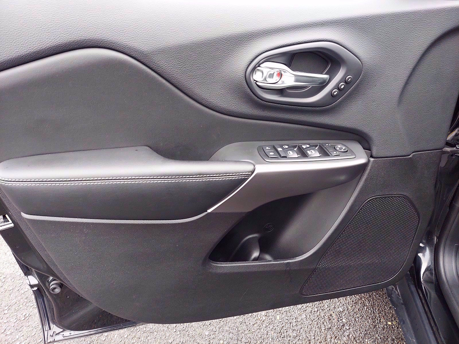 Certified 2019 Jeep Cherokee Limited image 13