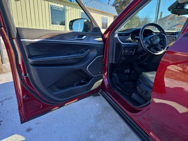 Used 2022 Jeep Grand Cherokee Limited image 17