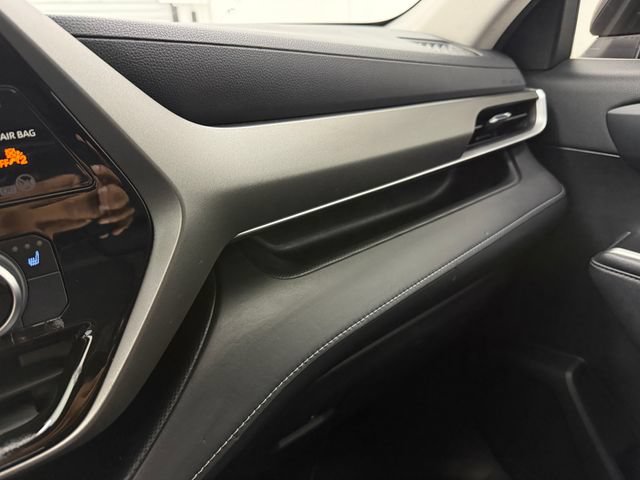 Used 2021 Toyota Highlander XLE FWD image 23