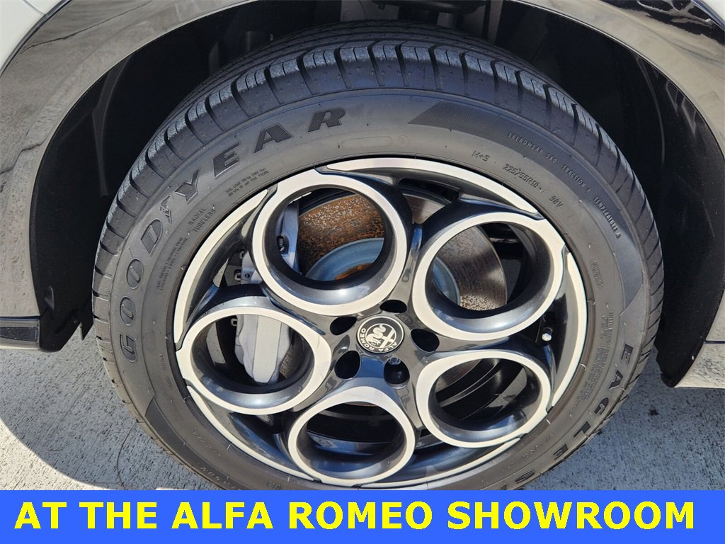 Used 2025 Alfa Romeo Tonale w/ Premium Package image 9