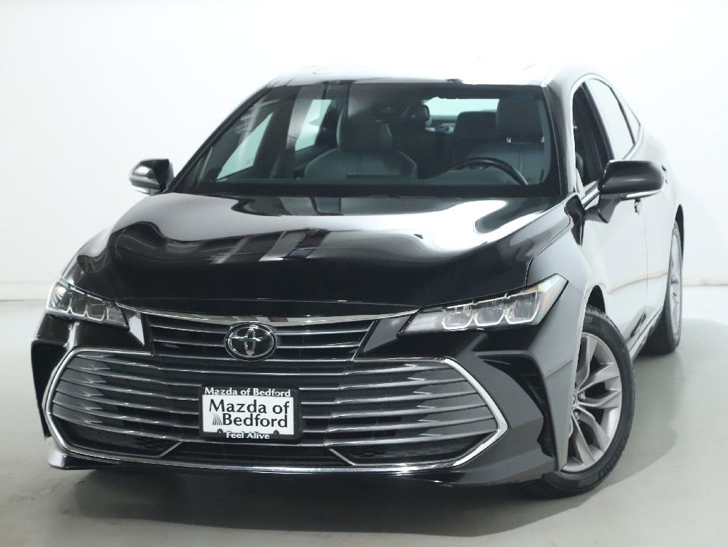 Used 2019 Toyota Avalon XLE w/ Moonroof Package image 2