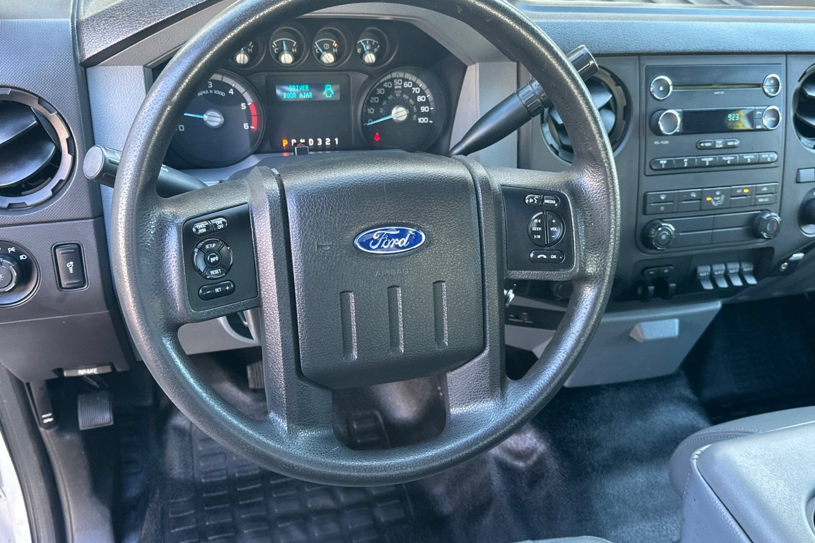 Used 2014 Ford F550 2WD Regular Cab Super Duty image 14