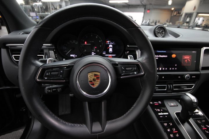 Used 2023 Porsche Macan image 17