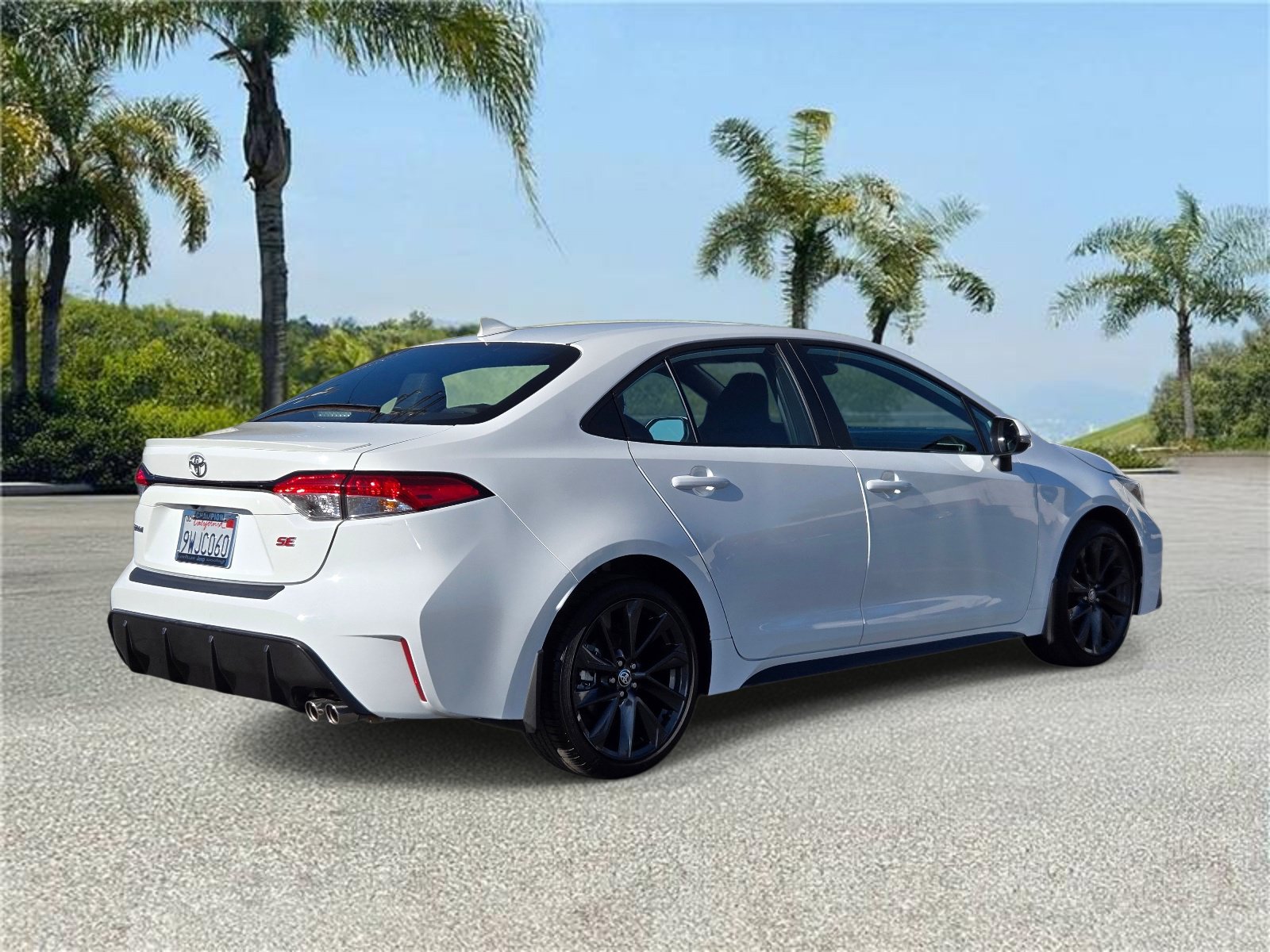 Used 2026 Toyota Corolla SE FWD image 4