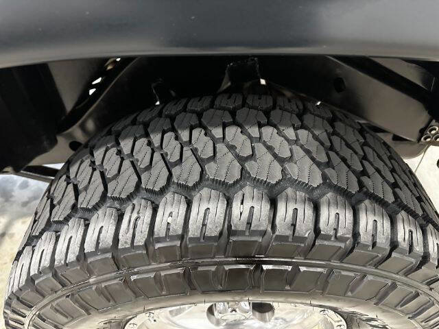 Used 2004 Jeep Wrangler Rubicon w/ Dual Top Group image 12