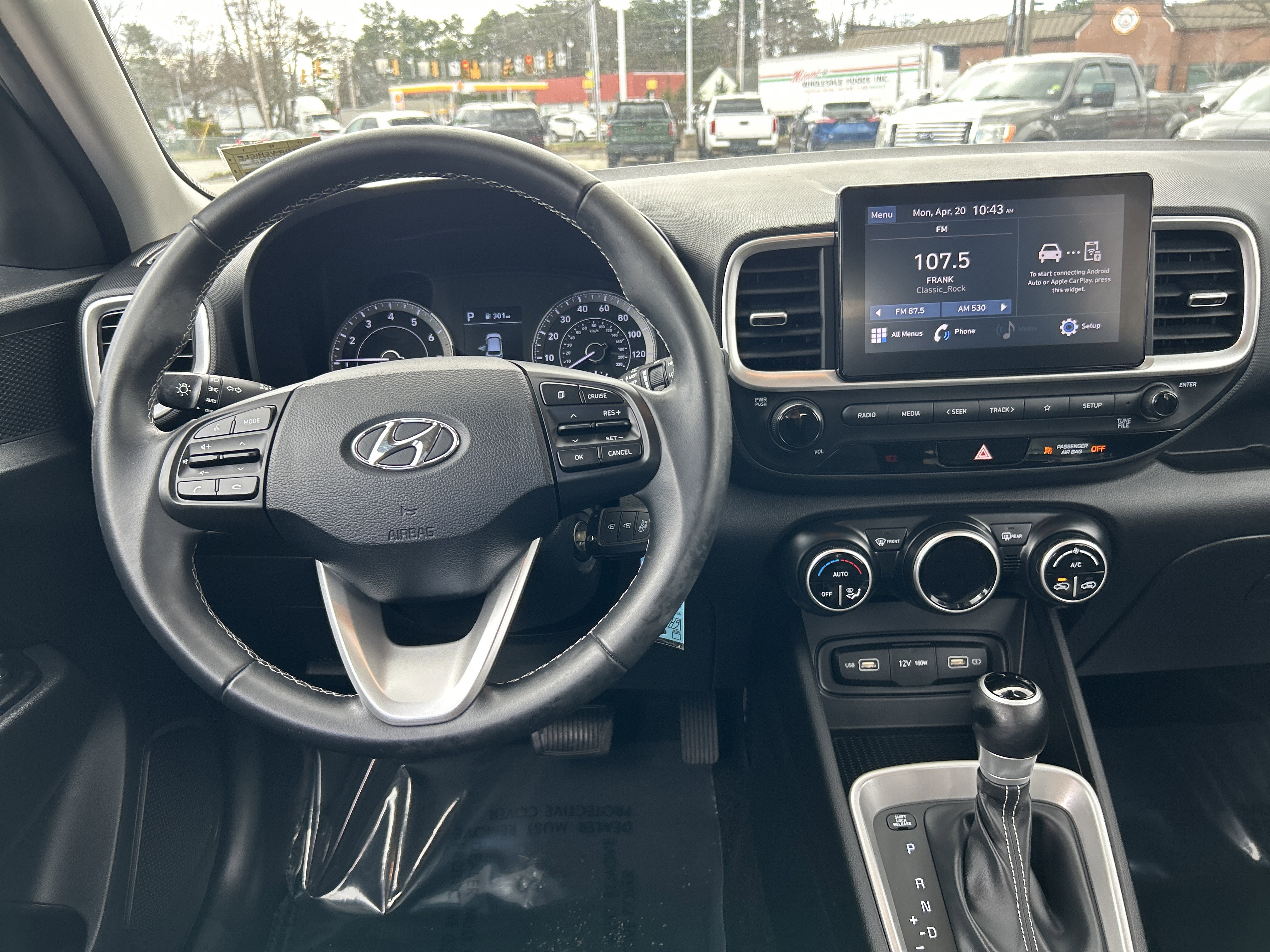 Used 2022 Hyundai Venue SEL image 19