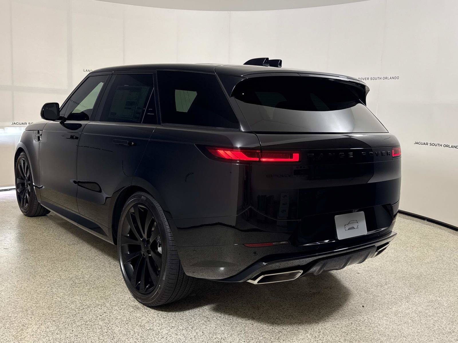 New 2027 Land Rover Range Rover Sport Dynamic SE AWD/4WD image 3