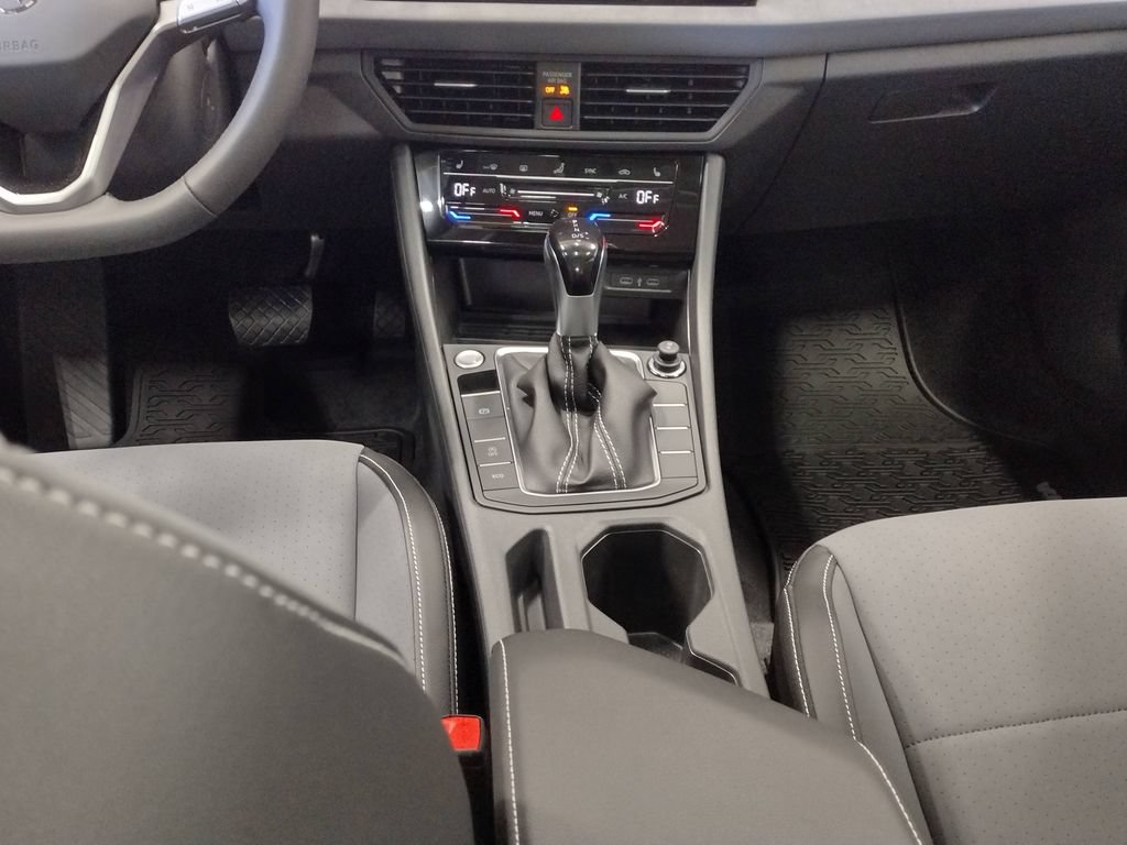 New 2026 Volkswagen Jetta SE FWD image 32