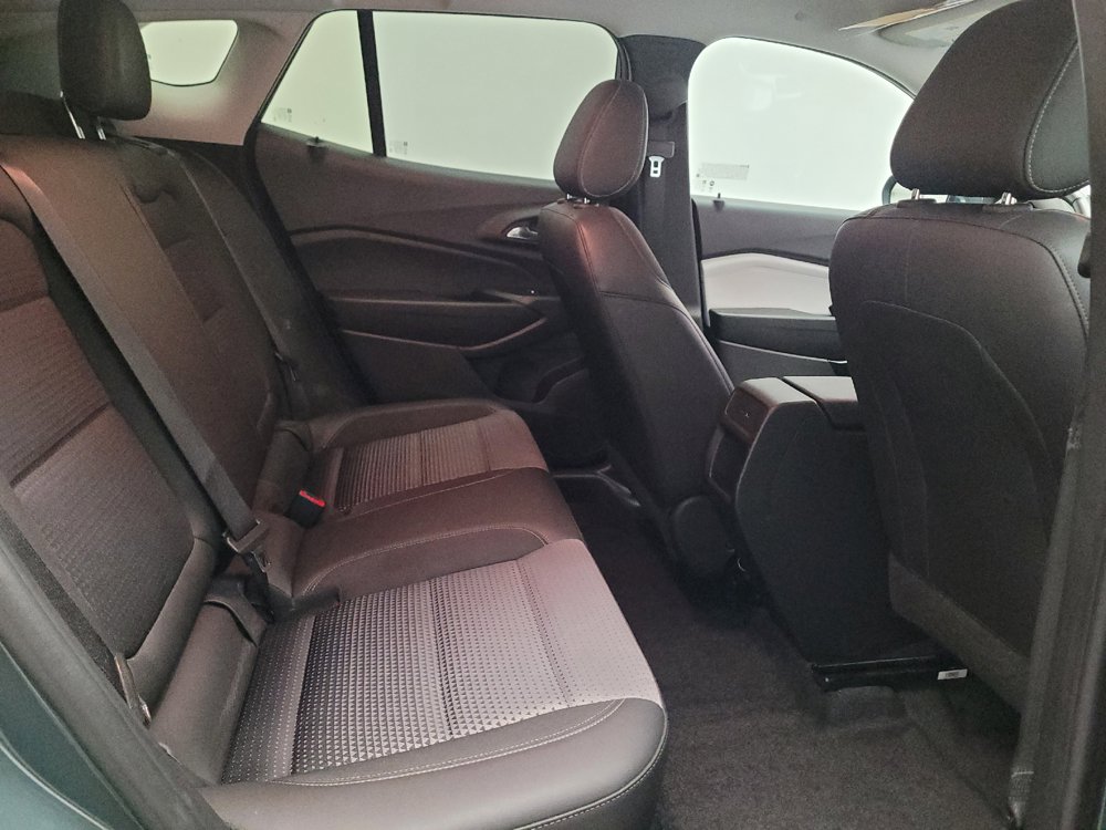 Used 2025 Chevrolet Trax LT w/ LT Convenience Package FWD image 19