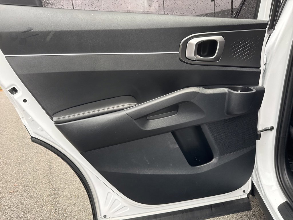 Used 2023 Kia Sorento LX image 16