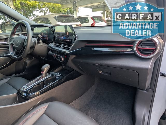 Used 2025 Chevrolet Trax RS w/ Sunroof Package FWD image 24