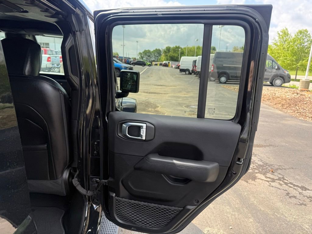 Used 2022 Jeep Wrangler Unlimited Sahara AWD/4WD image 53