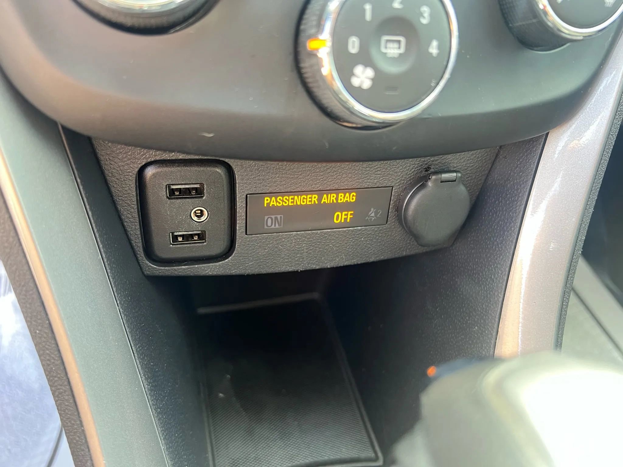 Used 2020 Chevrolet Trax LT w/ LT Convenience Package image 17