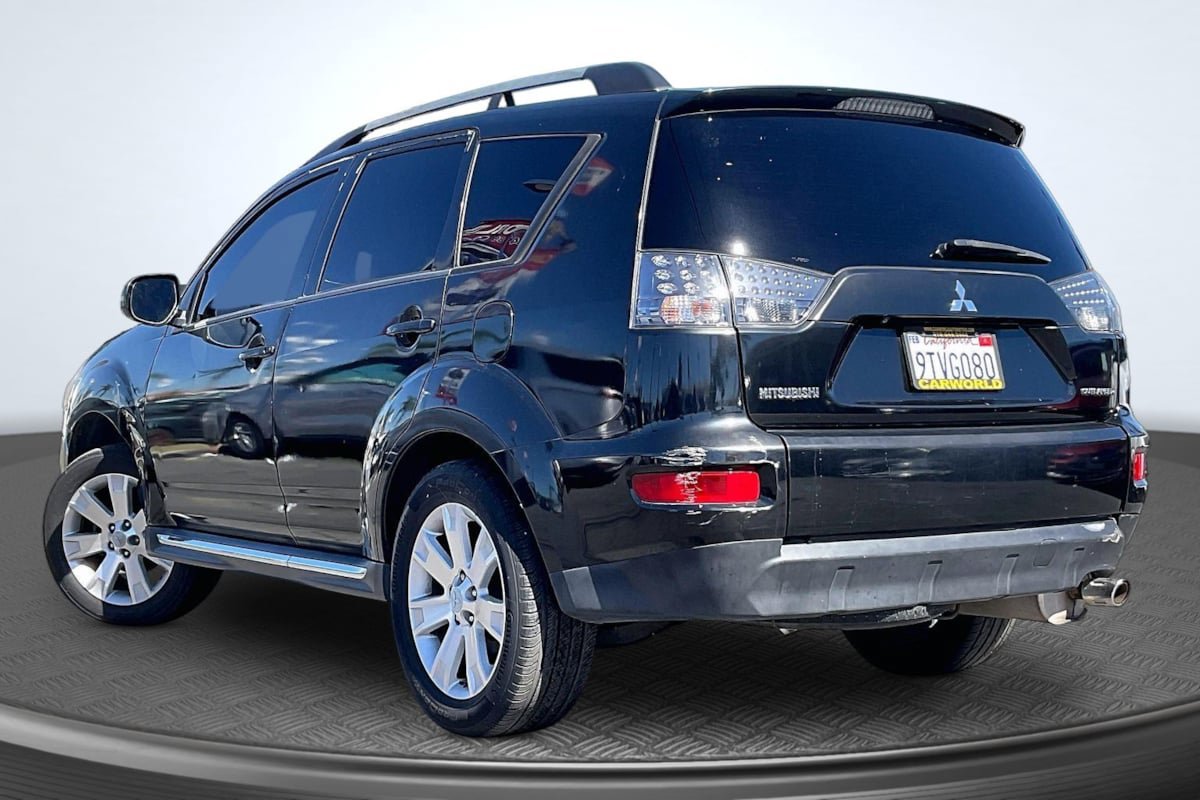 Used 2012 Mitsubishi Outlander SE FWD image 2