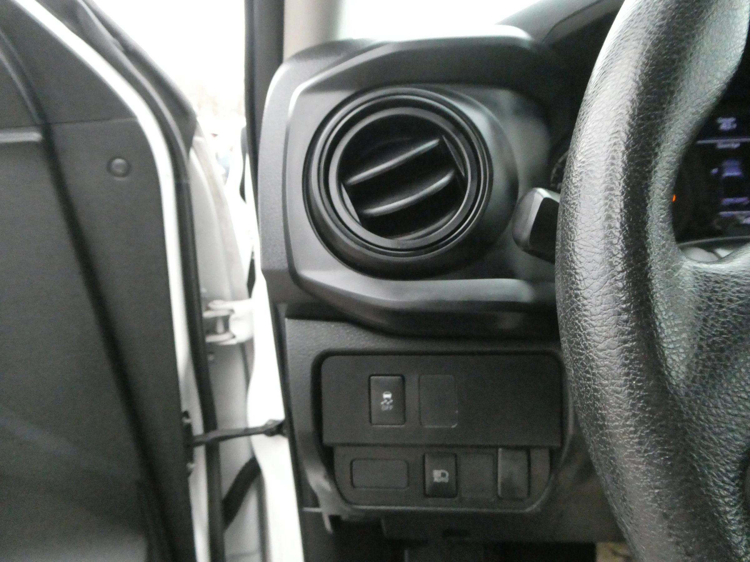 Used 2022 Toyota Tacoma SR image 15
