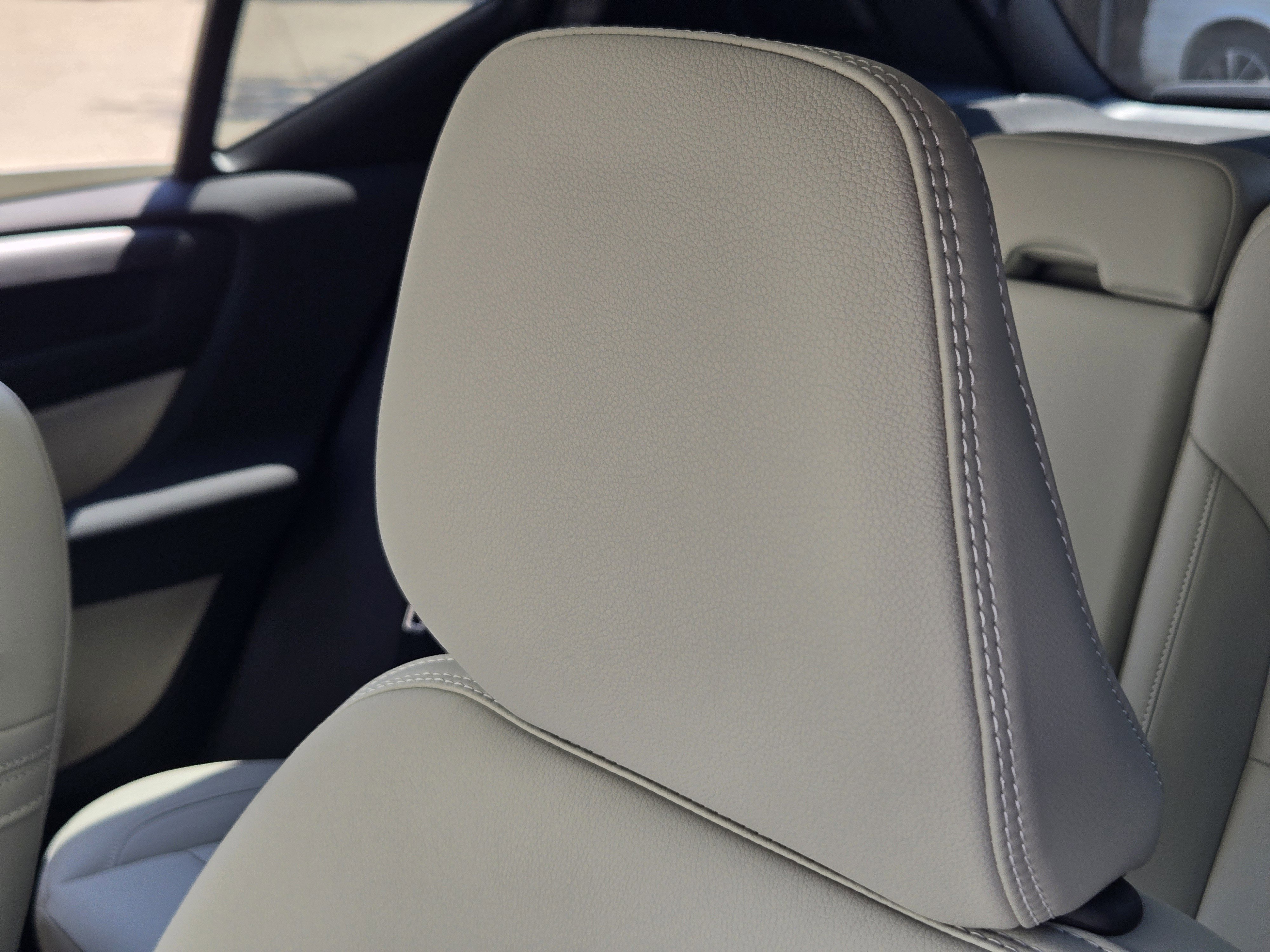 New 2026 Volvo XC40 B5 Plus w/ Protection Package Premier image 18