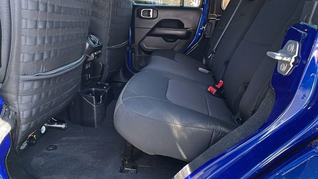 Used 2018 Jeep Wrangler Unlimited Sahara image 21