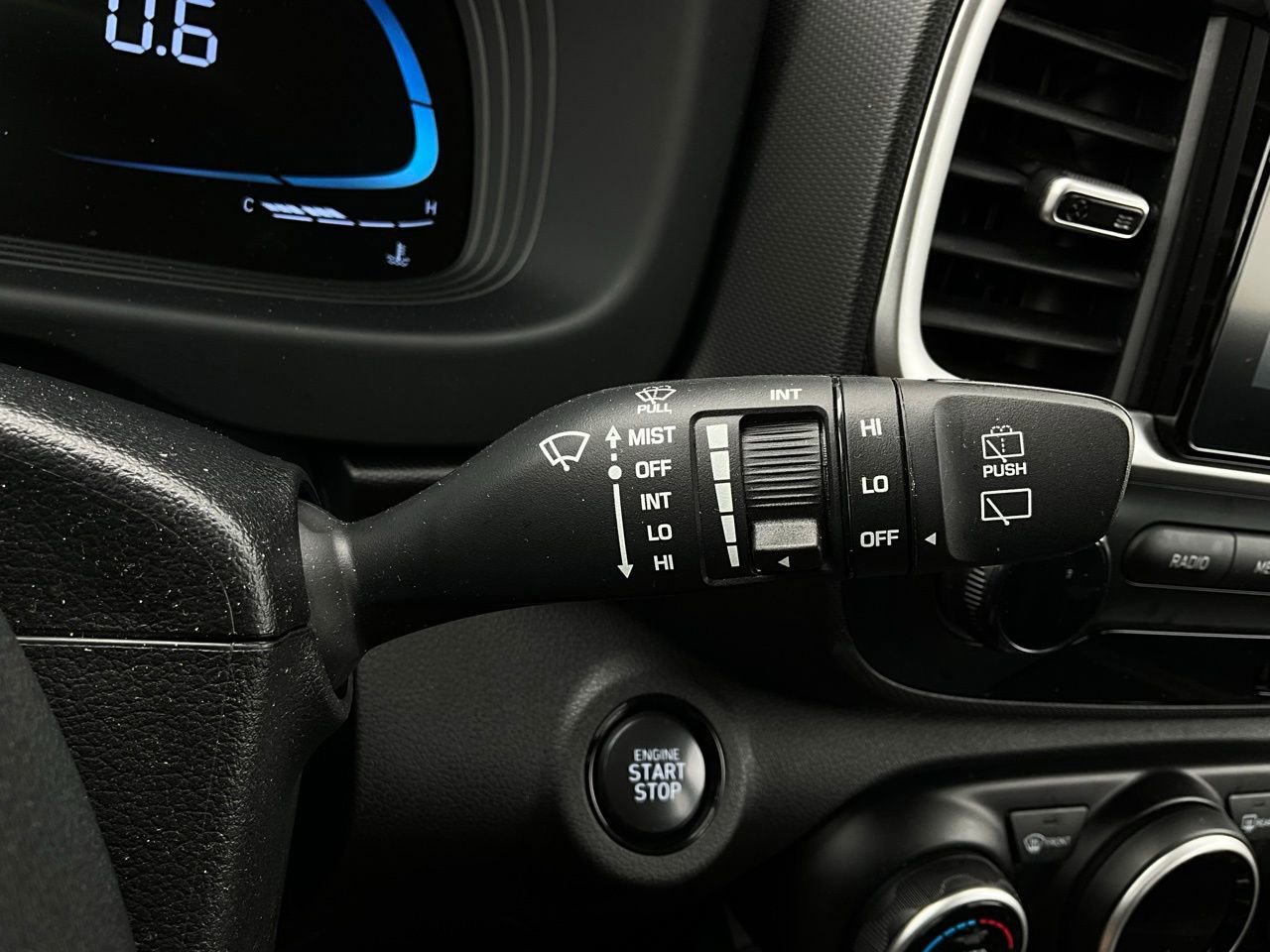 Used 2025 Hyundai Venue SEL image 37