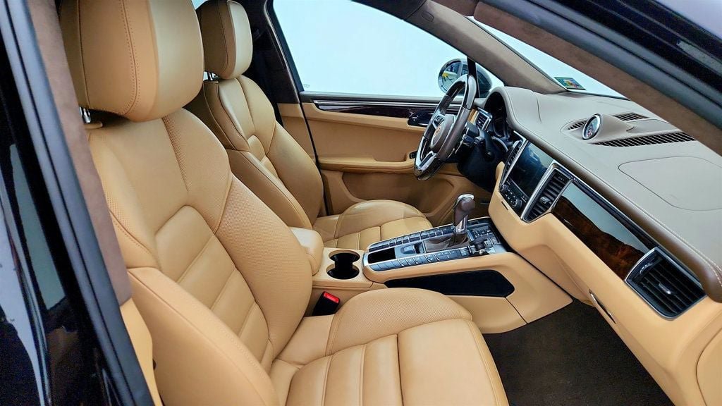 Used 2018 Porsche Macan Turbo image 25