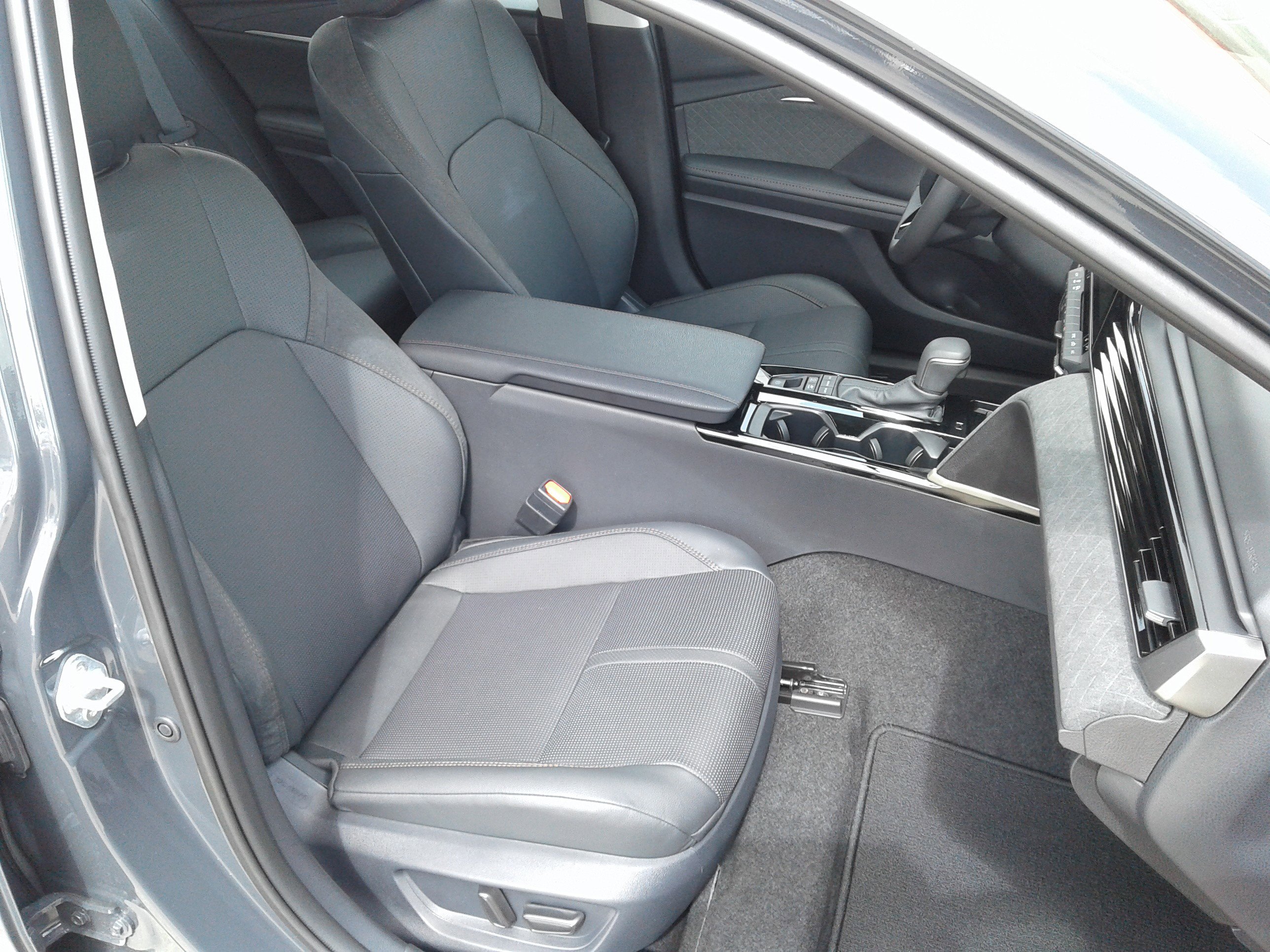 Used 2026 Toyota Camry XLE image 10