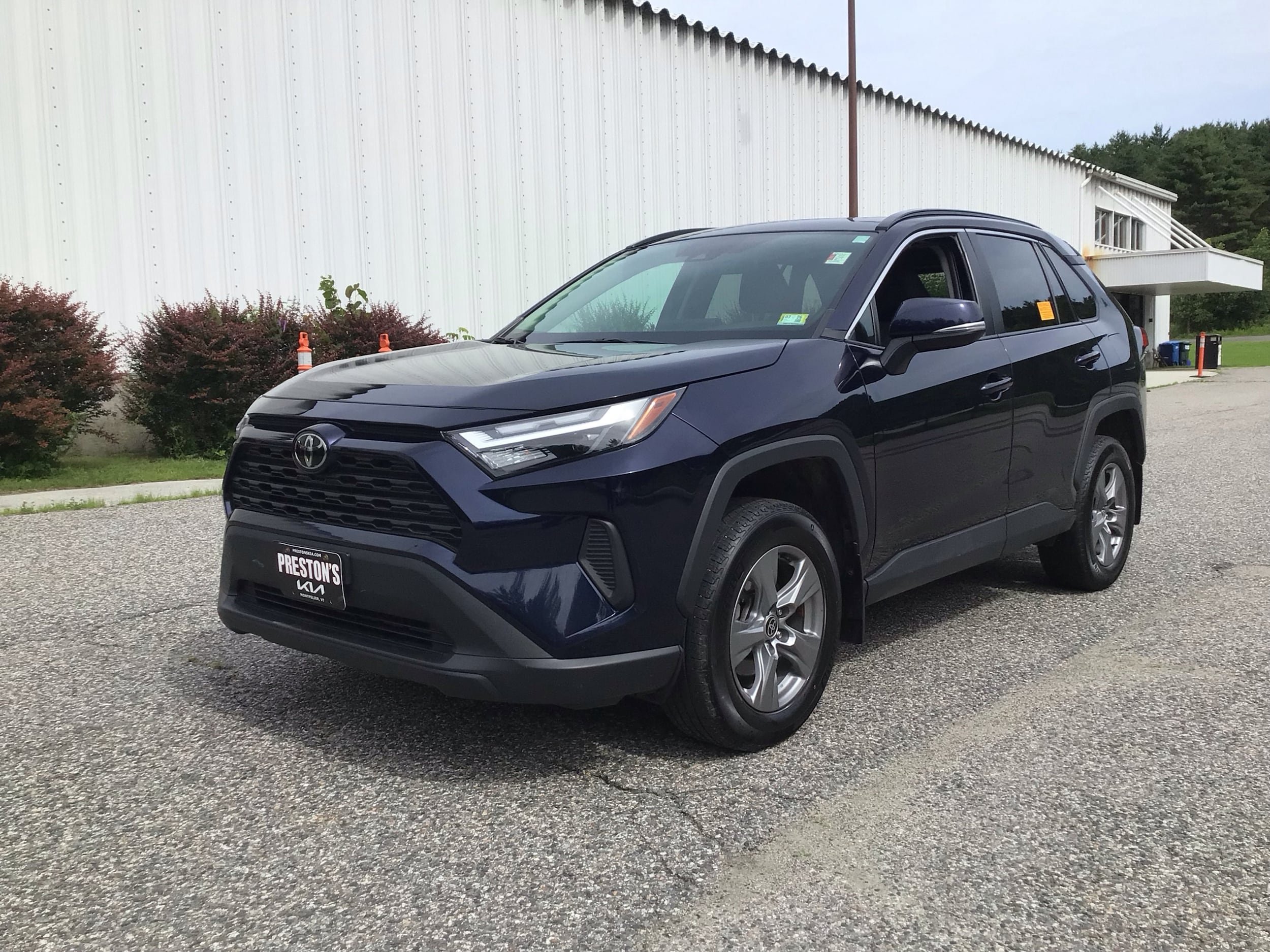 Used 2022 Toyota RAV4 XLE w/ Convenience Package AWD/4WD image 3