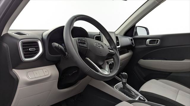 Used 2026 Hyundai Venue SEL FWD image 23