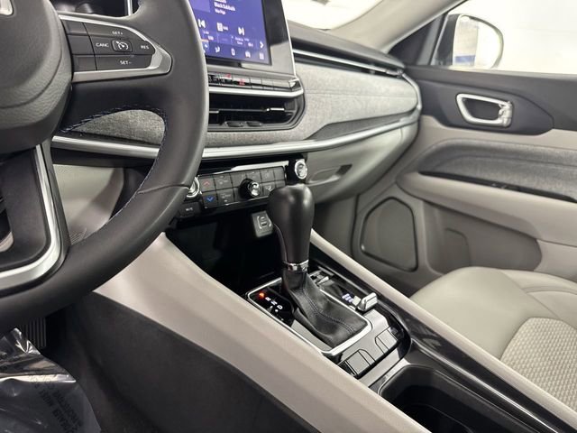 Used 2022 Jeep Compass Latitude image 17