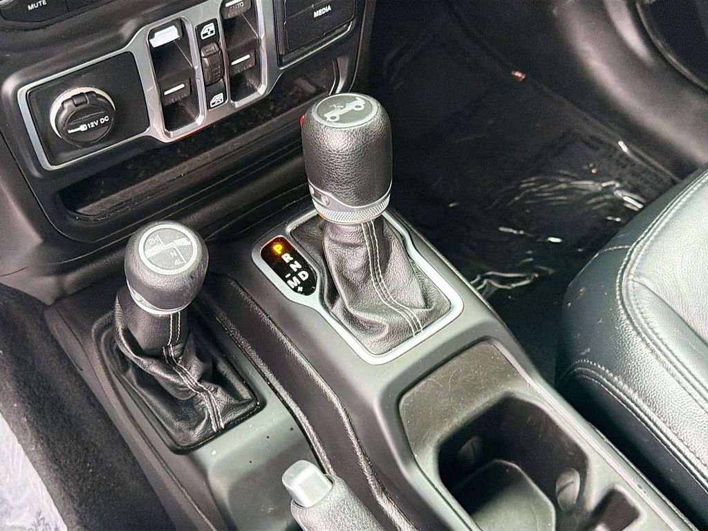 Used 2018 Jeep Wrangler Unlimited Sahara AWD/4WD image 27