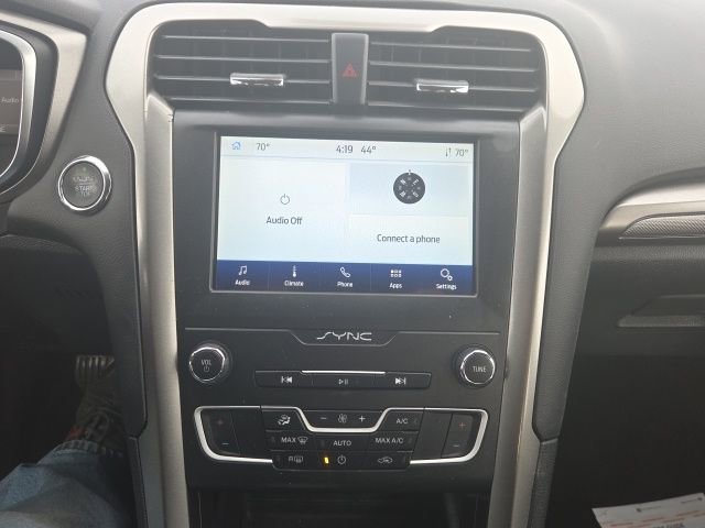 Used 2020 Ford Fusion SE image 25