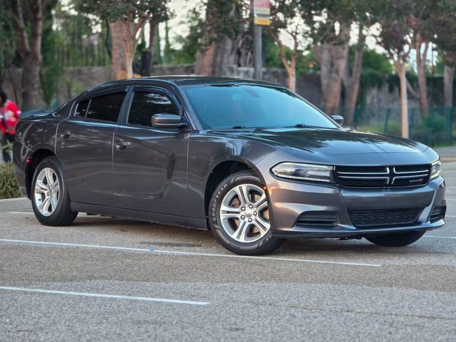 Used 2017 Dodge Charger SE RWD image 4