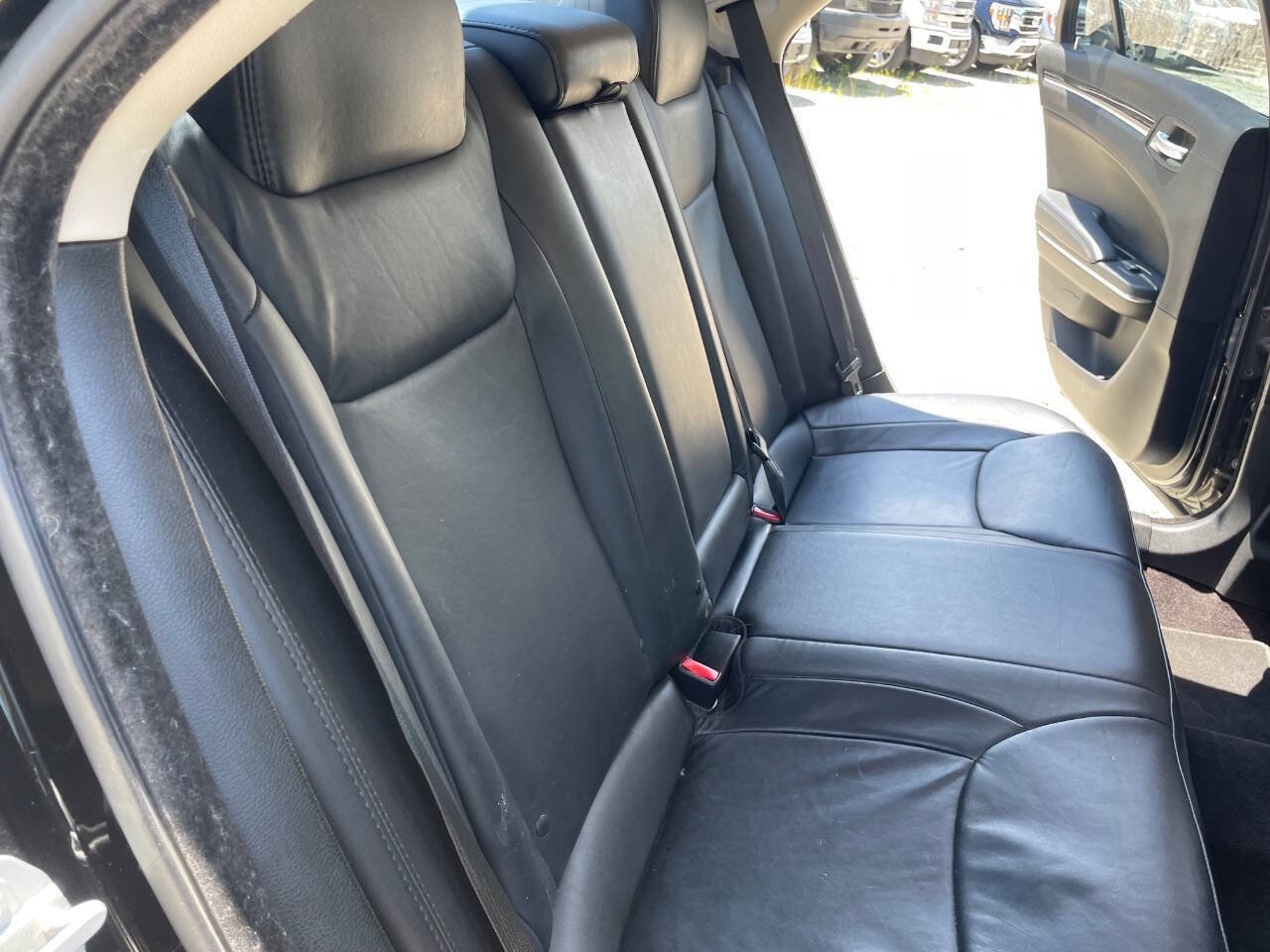 Used 2017 Chrysler 300 Limited RWD image 33