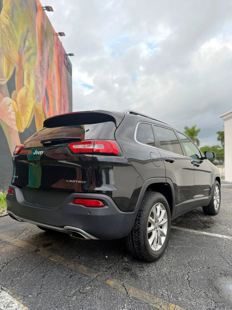 Used 2016 Jeep Cherokee Limited image 8